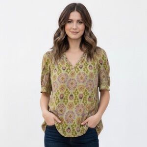 Rose + Olive Women’s Size M Boho Floral Split Neck Blouse Green Lavender Rayon